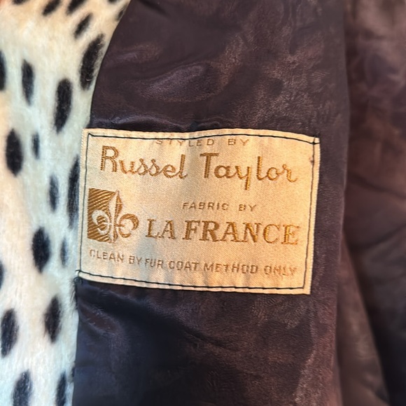 VINTAGE Fur Coat - Picture 6 of 11